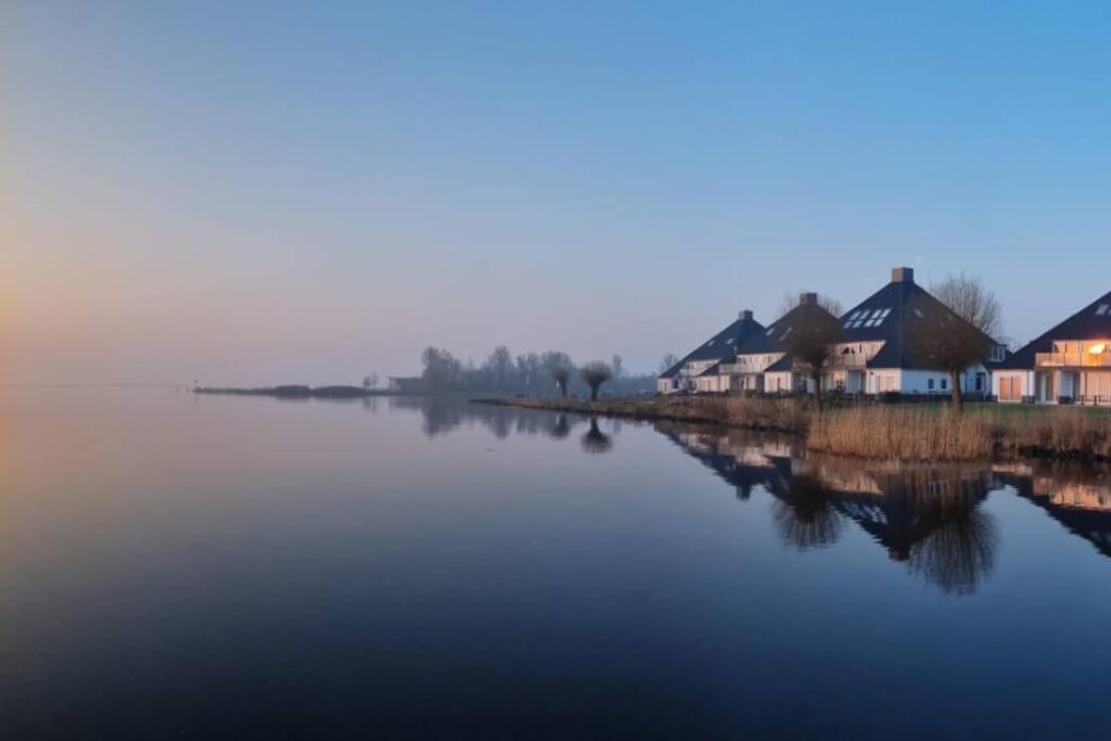 't Paviljoenhûs bij Sneekermeer Offingawier Extérieur photo