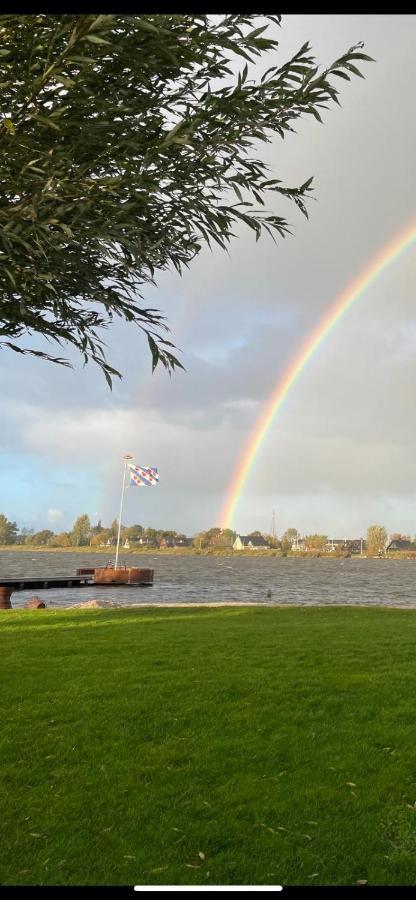 't Paviljoenhûs bij Sneekermeer Offingawier Extérieur photo