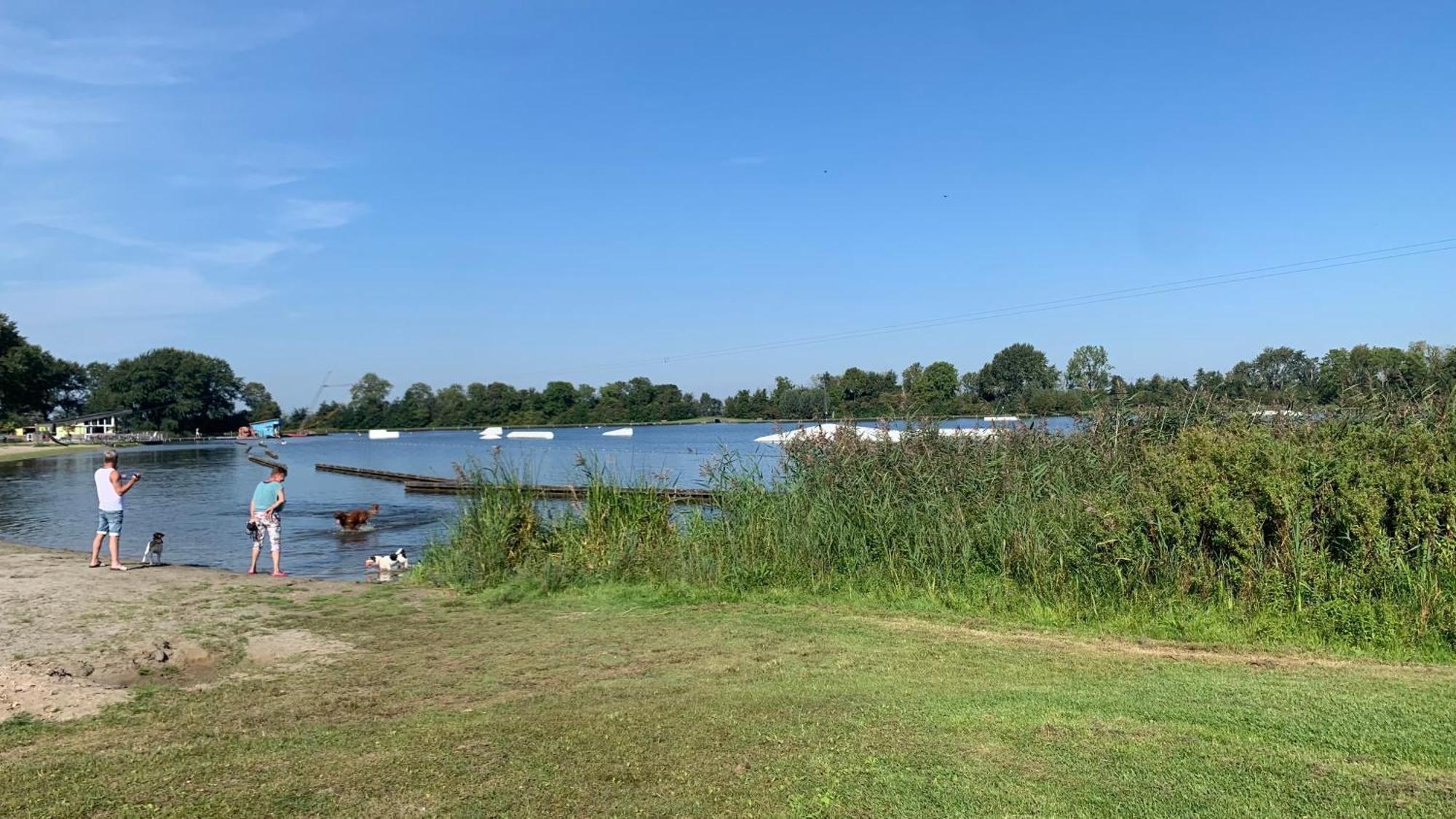 't Paviljoenhûs bij Sneekermeer Offingawier Extérieur photo