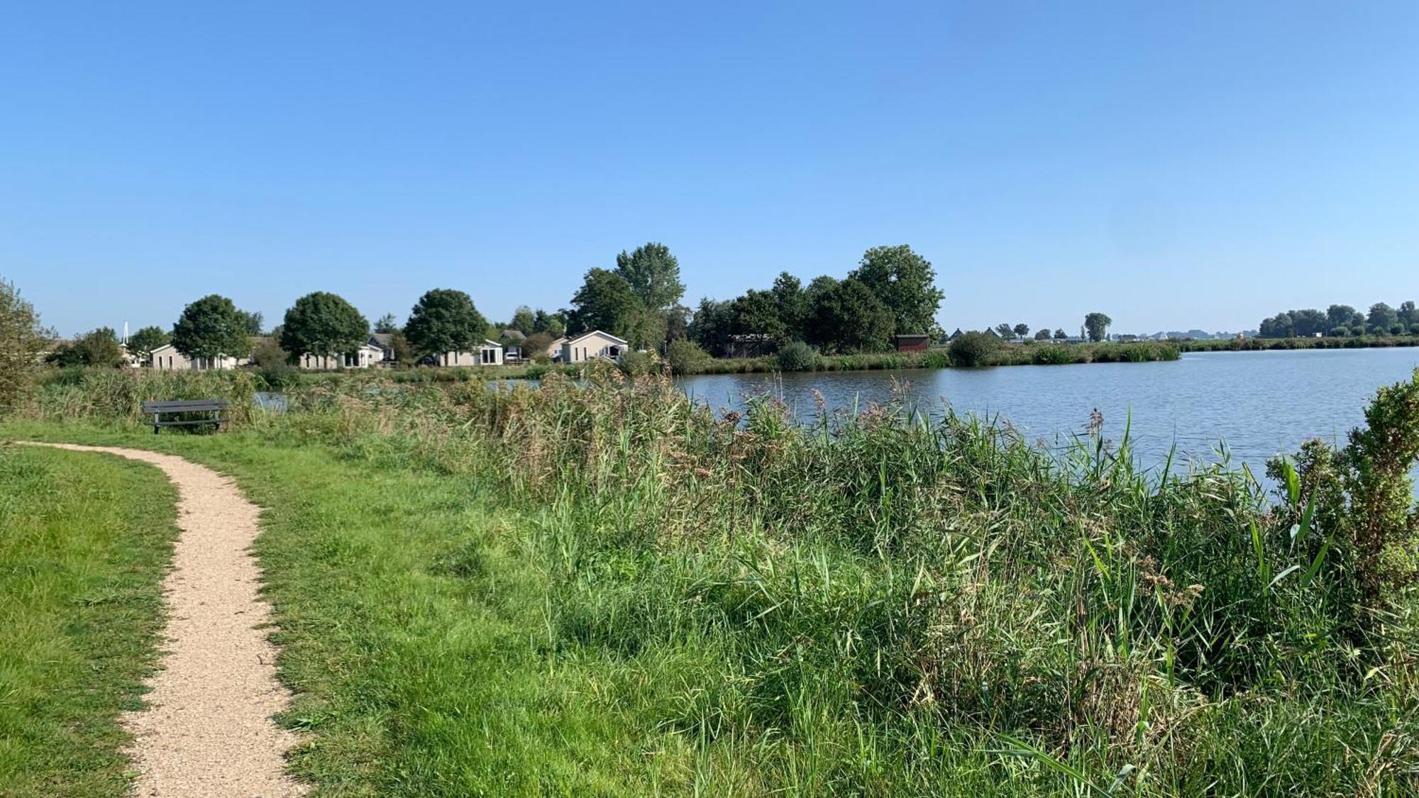 't Paviljoenhûs bij Sneekermeer Offingawier Extérieur photo