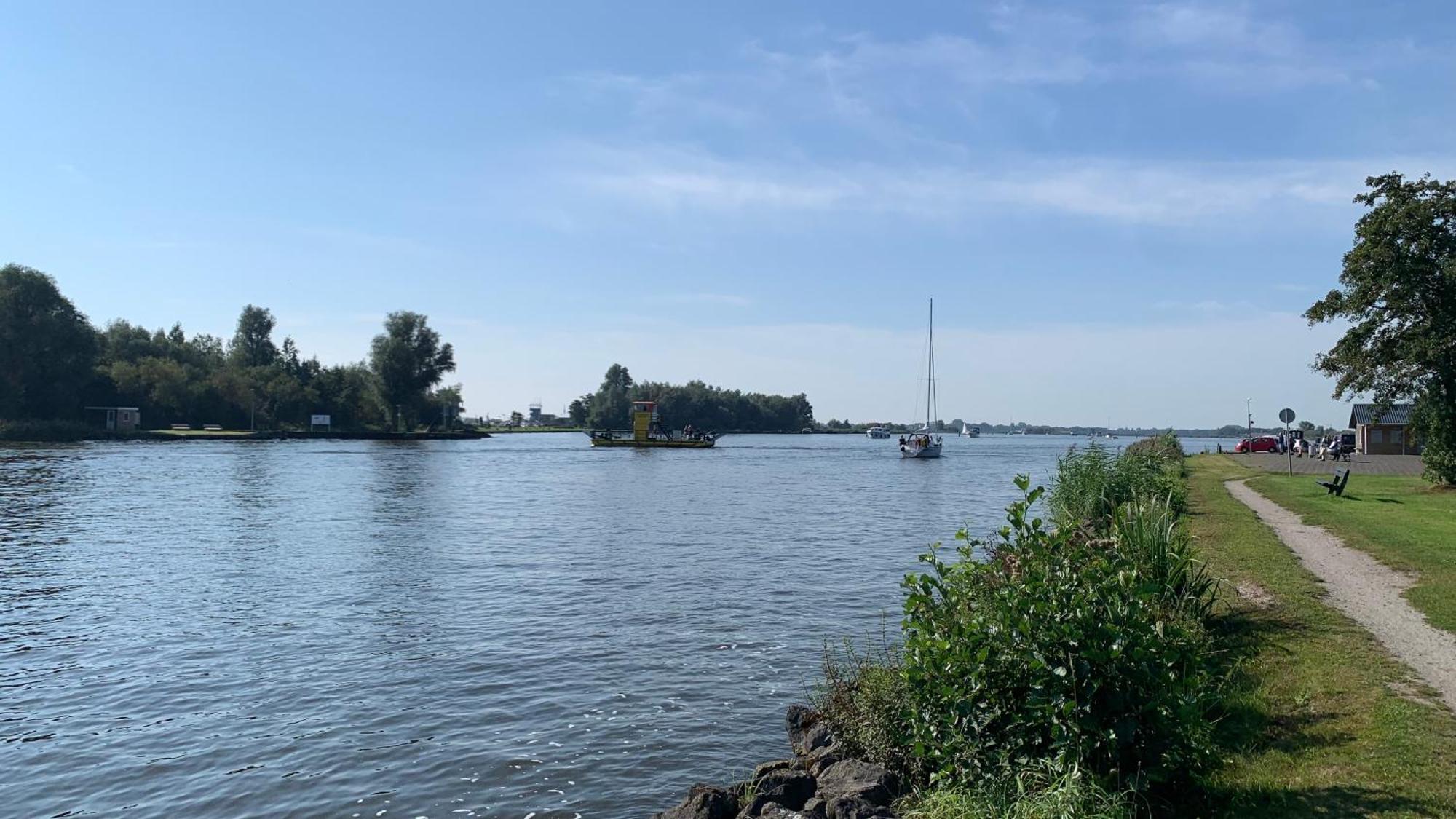 't Paviljoenhûs bij Sneekermeer Offingawier Extérieur photo